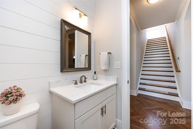 Building Photo - 1012 Rockway Dr