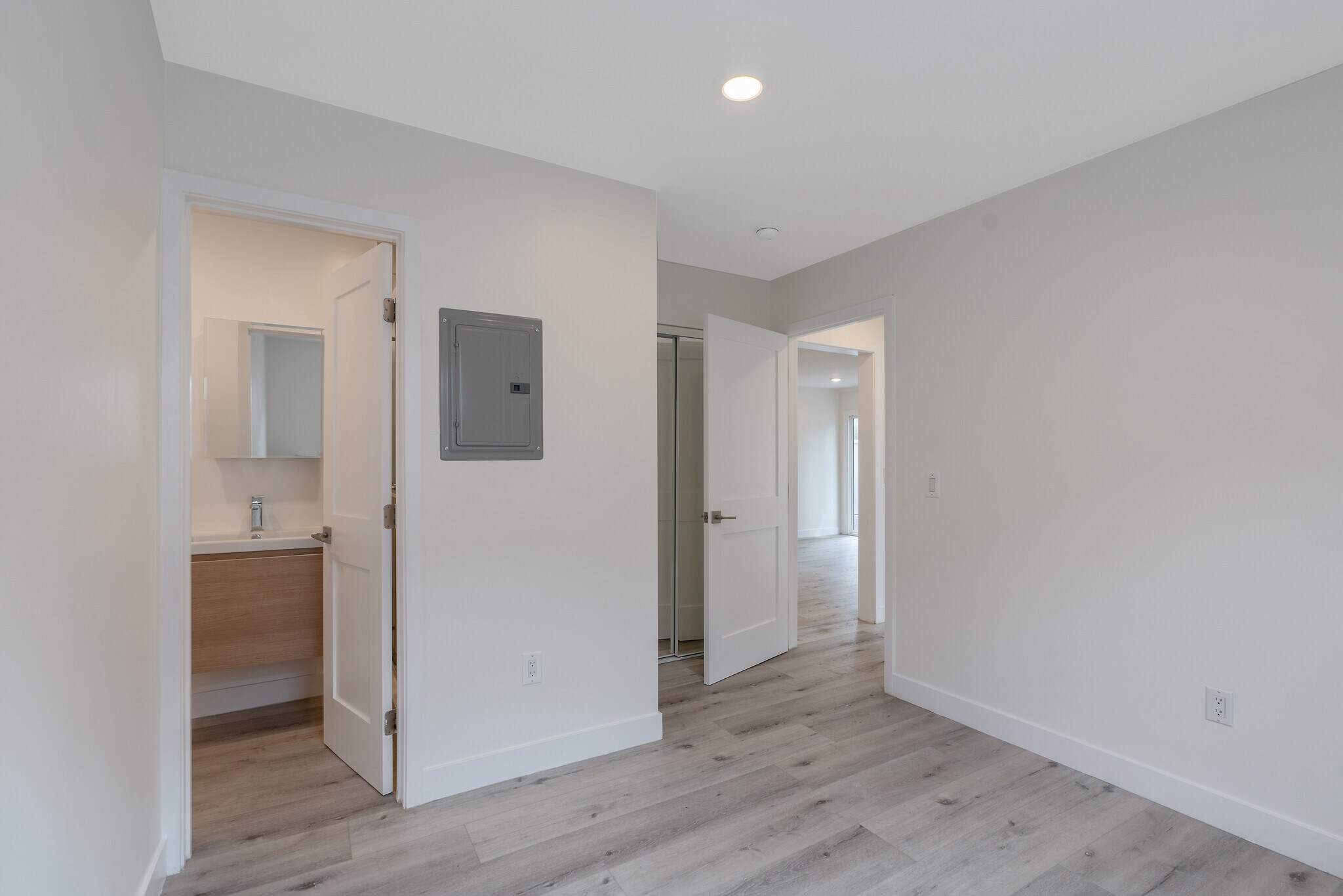 Building Photo - 1025 Pleasantview Ave