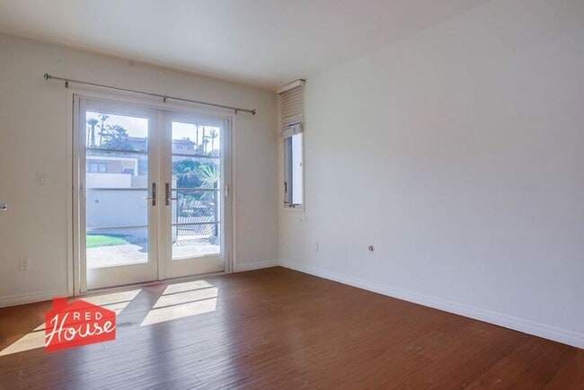 Building Photo - 1878 Pariva Dr