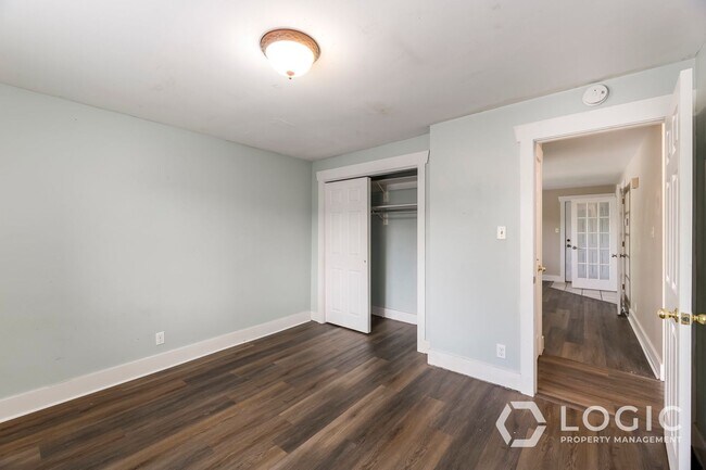 Building Photo - 240 E 400 N