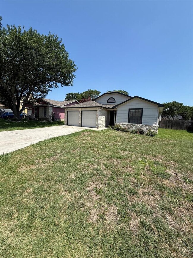 Primary Photo - 1100 E Logan St