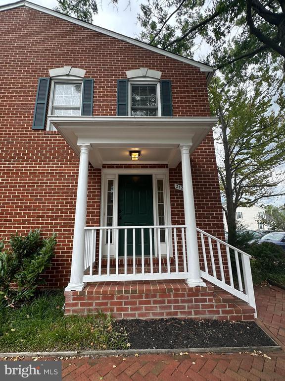 Building Photo - 2120 N Tazewell Ct