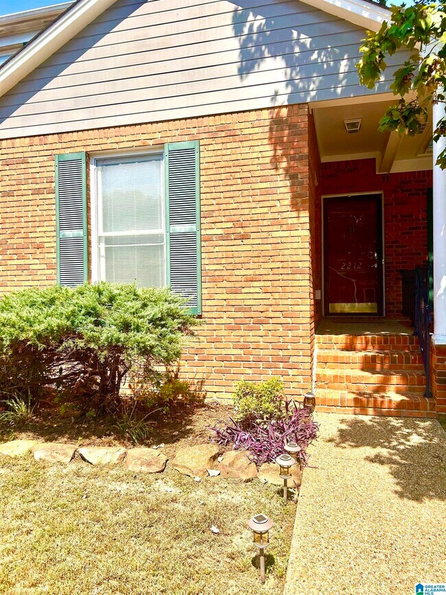 Building Photo - 2212 Ascot Ln