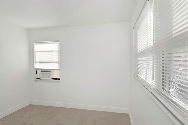 Building Photo - 5148 Tampa Bay Growth Fund 2 LLC