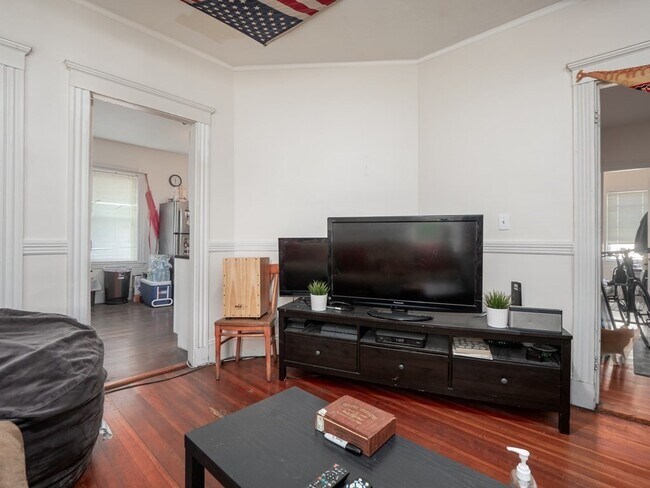 Building Photo - 47 St Margaret St