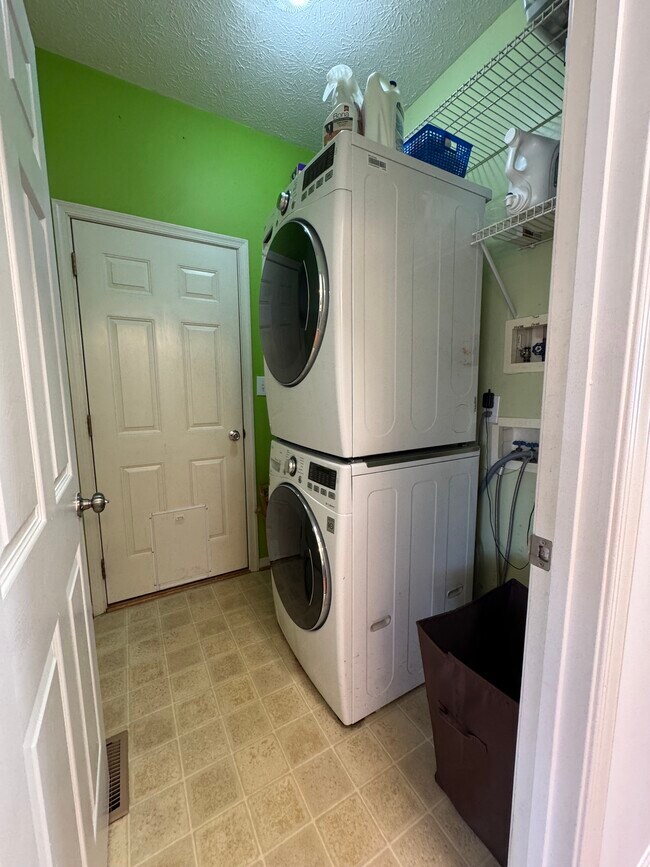 Building Photo - 307 Ludlow Dr