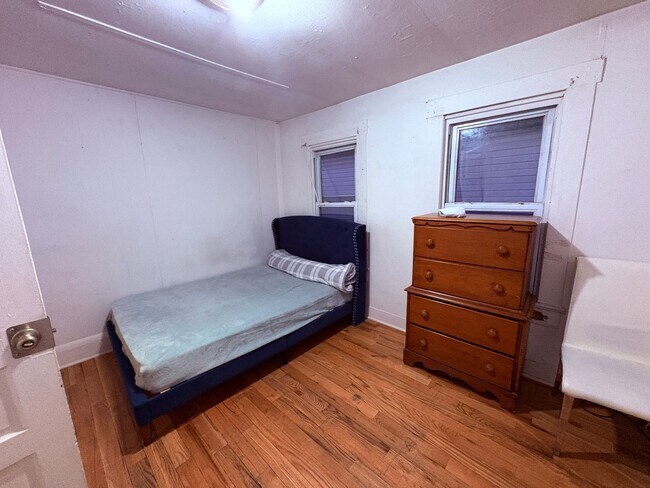 Building Photo - Fantastic 4 Bedroom Single Family House for Rent in Asbury Park!