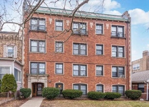 Building Photo - 6853 S Ridgeland Ave