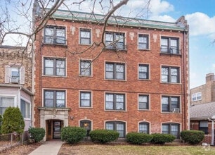 Building Photo - 6853 S Ridgeland Ave