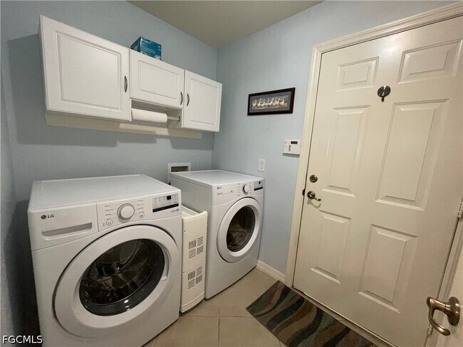 Building Photo - 10630 Camarelle Cir
