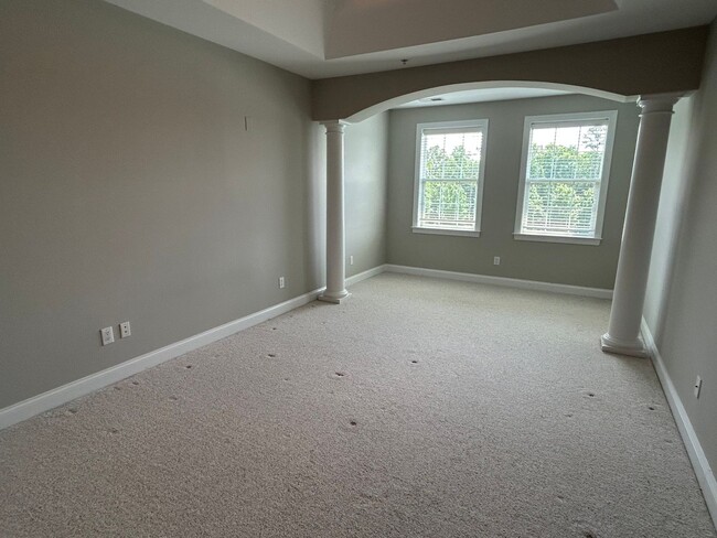 Building Photo - 2 Bedroom | 2 Bathroom Corner Unit Townhom...