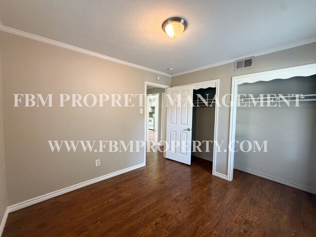 Building Photo - 3015 Winfield Dr