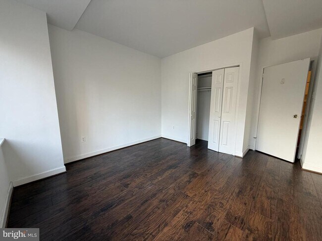 Building Photo - 1121 Arlington Blvd
