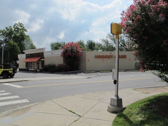 Building Photo - 820 N Pollard St