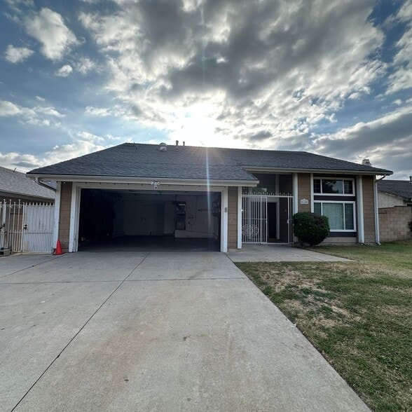 Building Photo - 9150 Malachite Ave