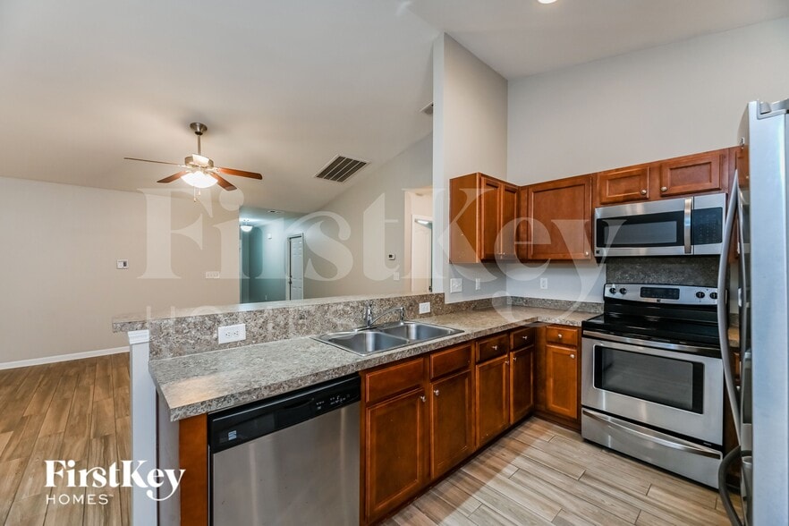 Building Photo - 215 Coosawatchie St