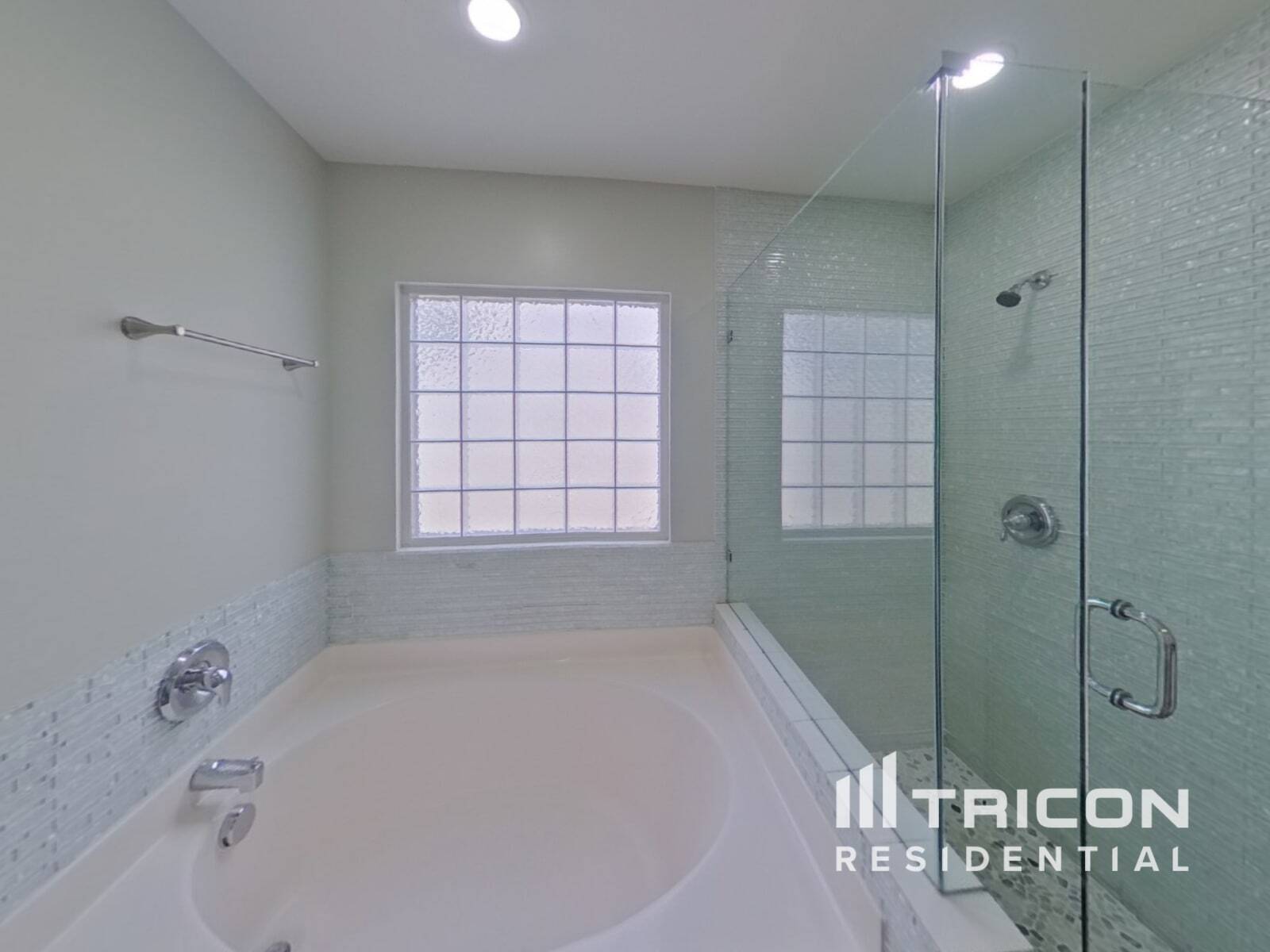Building Photo - 807 Sinclair Dr