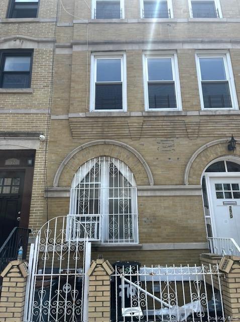 Building Photo - 270 Sumpter St