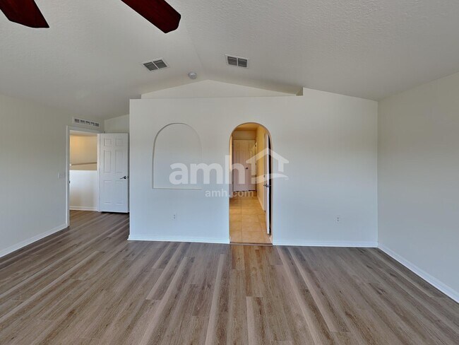 Building Photo - 544 Westcliffe Dr