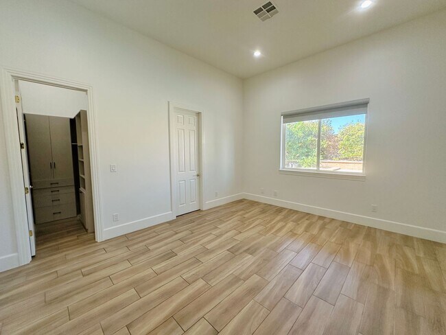 Building Photo - Stunning home with pool in prestigious Eagle Hills!