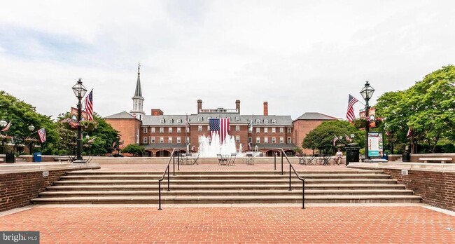 Building Photo - 6621 Wakefield Dr