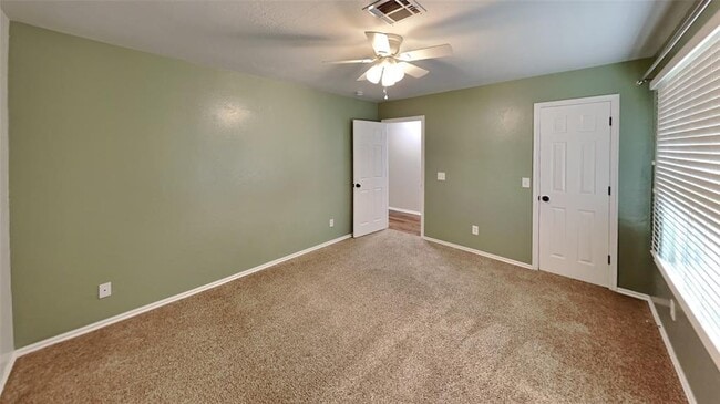 Building Photo - 1590 Deerwood Tr