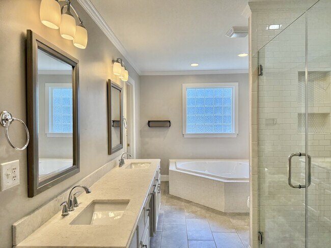 Building Photo - 3721 Stillwood Dr