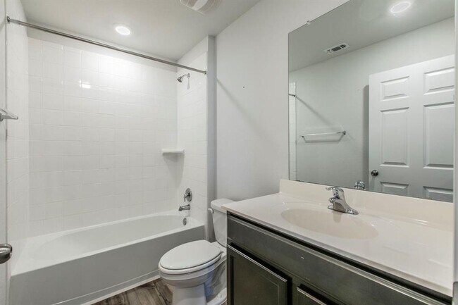 Building Photo - 237 Poplin Ln