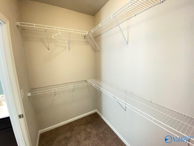 Building Photo - 609 Willow Crest Ln SW