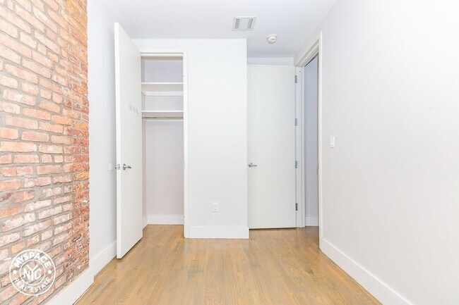 Building Photo - 1328 Halsey St