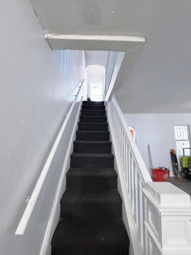 Building Photo - 415 Hudson St