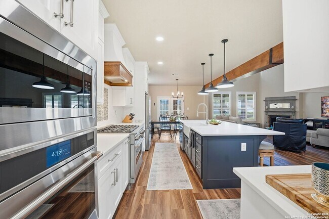 Building Photo - 711 Midway Crest