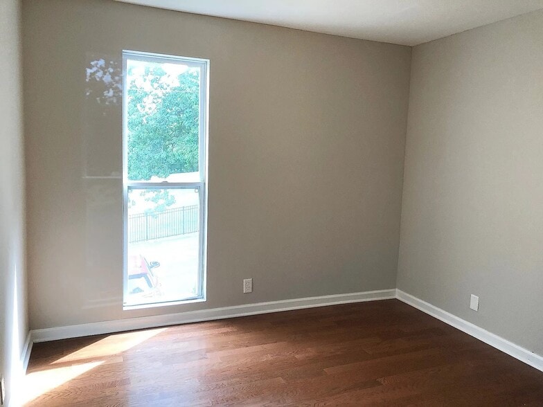 Building Photo - 420 Elysian Fields Rd