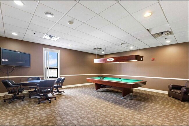 Building Photo - 10 Regent St