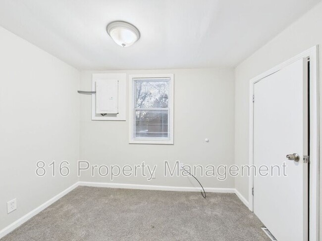 Building Photo - 126 S Village Terrace