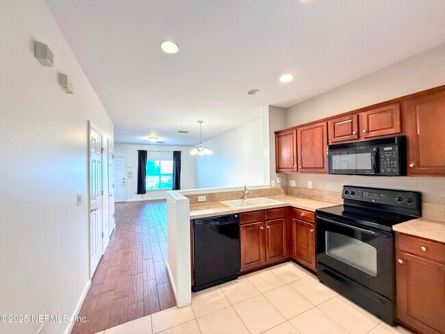 Building Photo - 8128 Summerside Cir