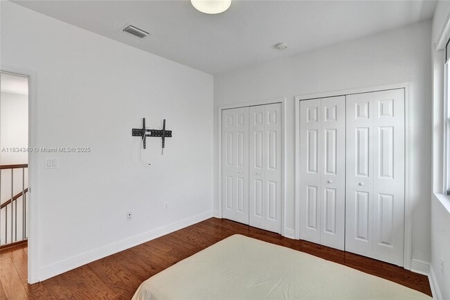 Building Photo - 1007 NW 99th Ct