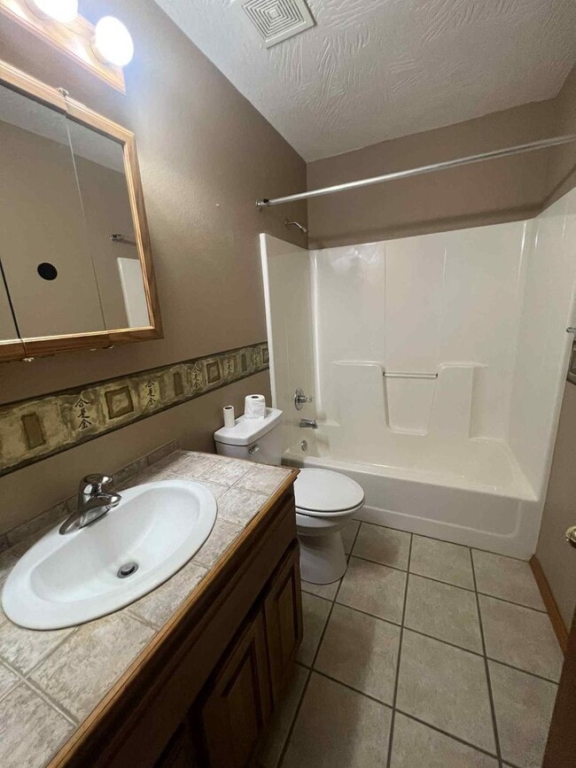 Building Photo - CARTHAGE: BEAUTIFUL 2,864 SQFT 5 BEDROOM /...