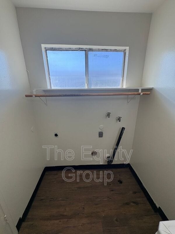 Building Photo - 941 S Demaree St