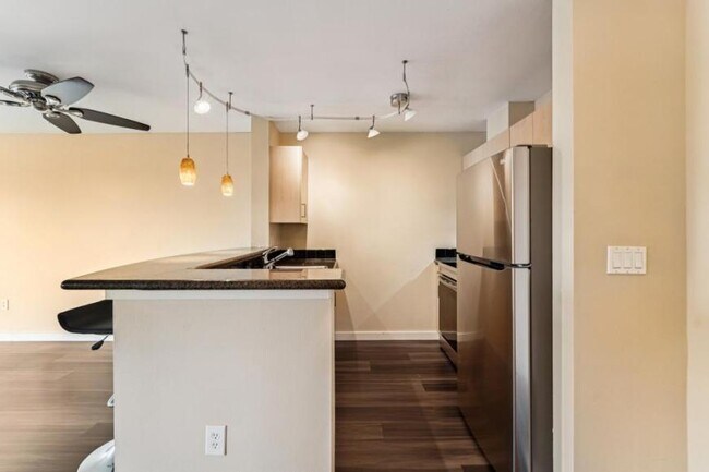 Building Photo - 1 bedroom in Seattle WA 98104