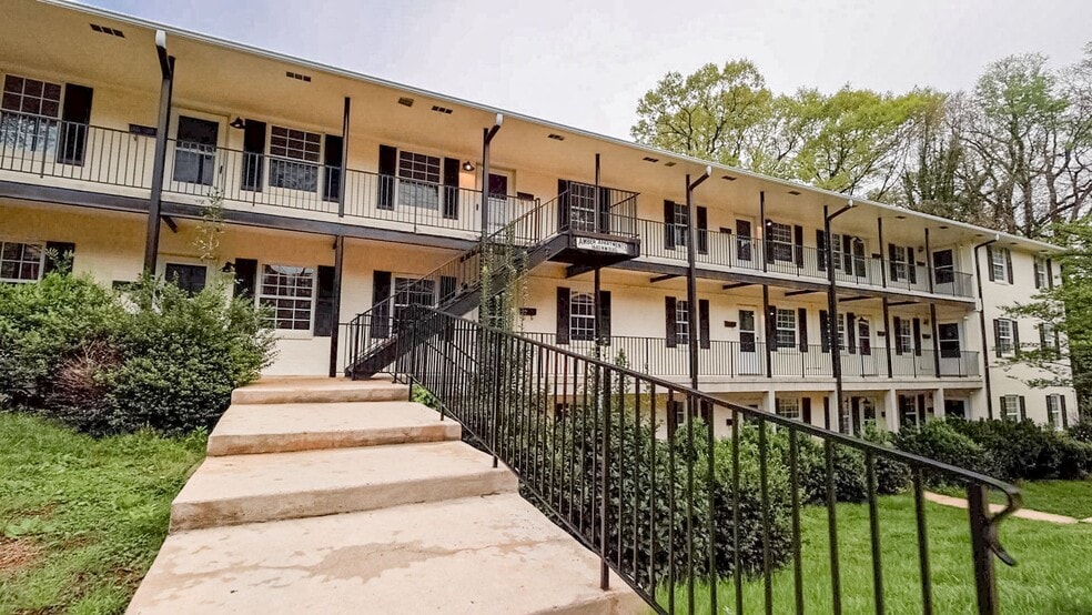 Primary Photo - 1640 W Northwest Blvd