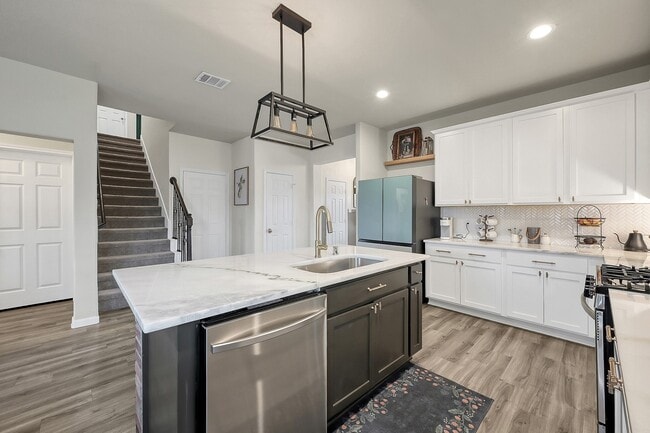 Building Photo - 679 Red Elm Ln