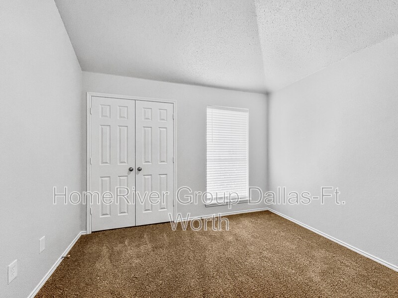 Building Photo - 3318 Lochwood Dr