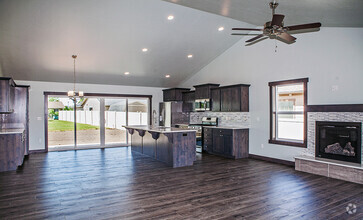 Building Photo - 4 Bedroom with Shop and View of the Mounta...
