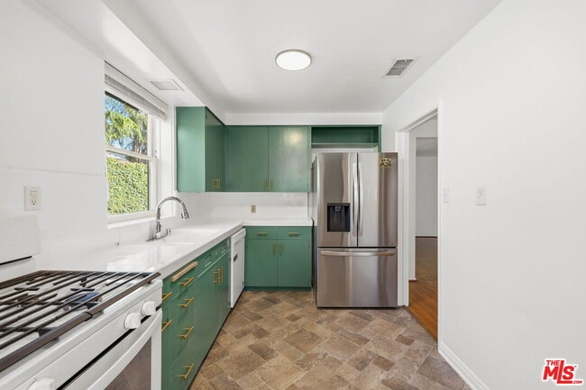 Building Photo - 14529 Greenleaf St