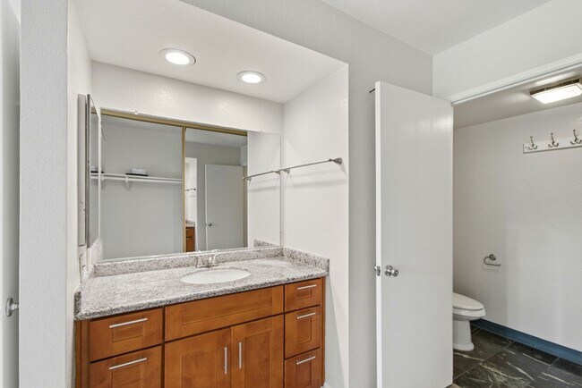 Building Photo - 479 Costa Mesa Terrace