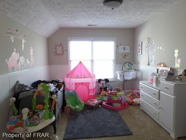 Building Photo - 124 Highgrove Ct