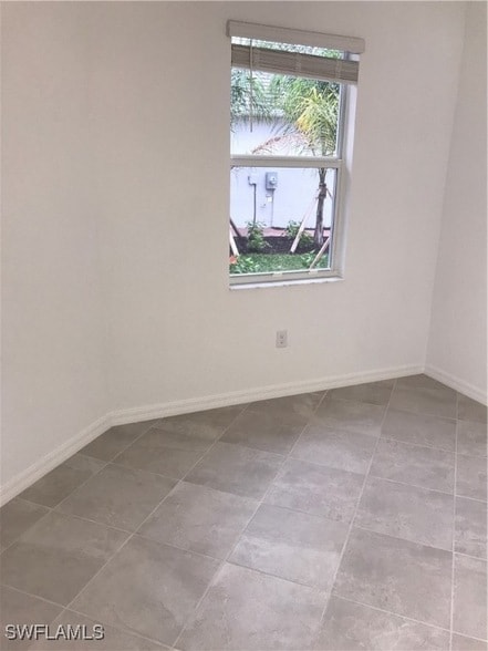 Building Photo - 2016 Vermont Ln