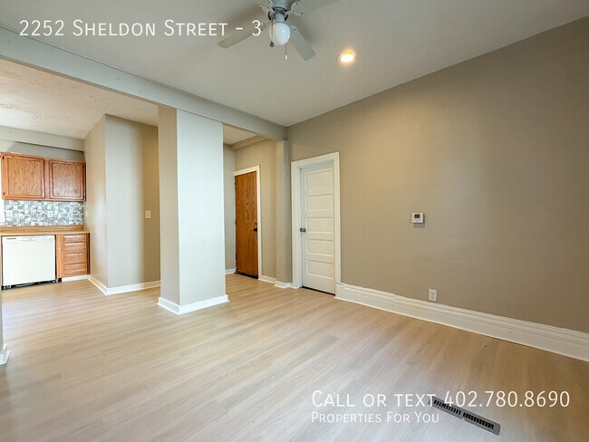 Building Photo - 2252 Sheldon St