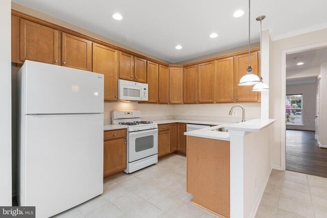 Building Photo - 5036 Greenhouse Terrace